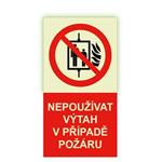 Nepoužívat výtah v případě požáru - fotoluminiscenční tabulka, plast 1 mm 80x150 mm