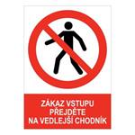 ZÁKAZ VSTUPU PŘEJDĚTE NA VEDLEJŠÍ CHODNÍK - bezpečnostní tabulka, samolepka A4